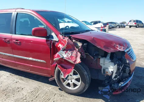 2012 Chrysler Town & Country Touring z USA, uszkodzony, nr VIN 2C4RC1BG3CR305470